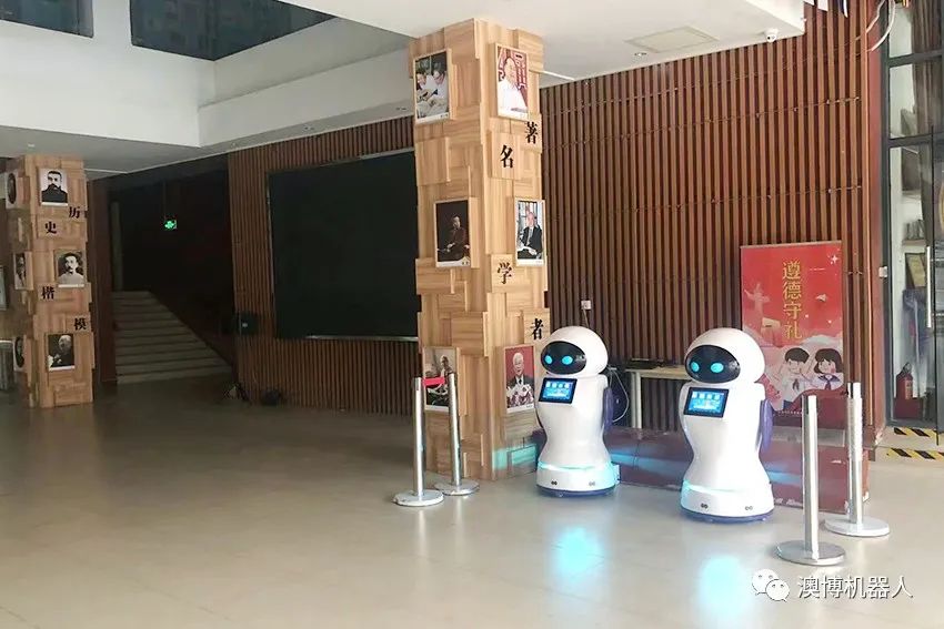 智能學(xué)校機(jī)器人